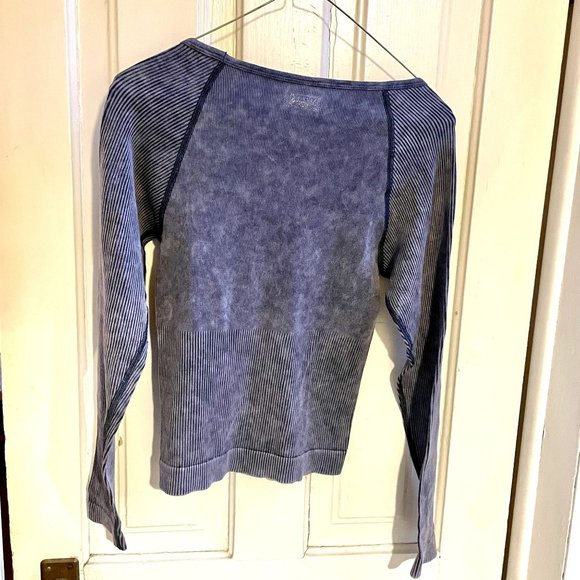 🎉HP!🎉 NWT Victoria Secret PINK Activewear Long Sleeved Top - Size M - Picture 8 of 9